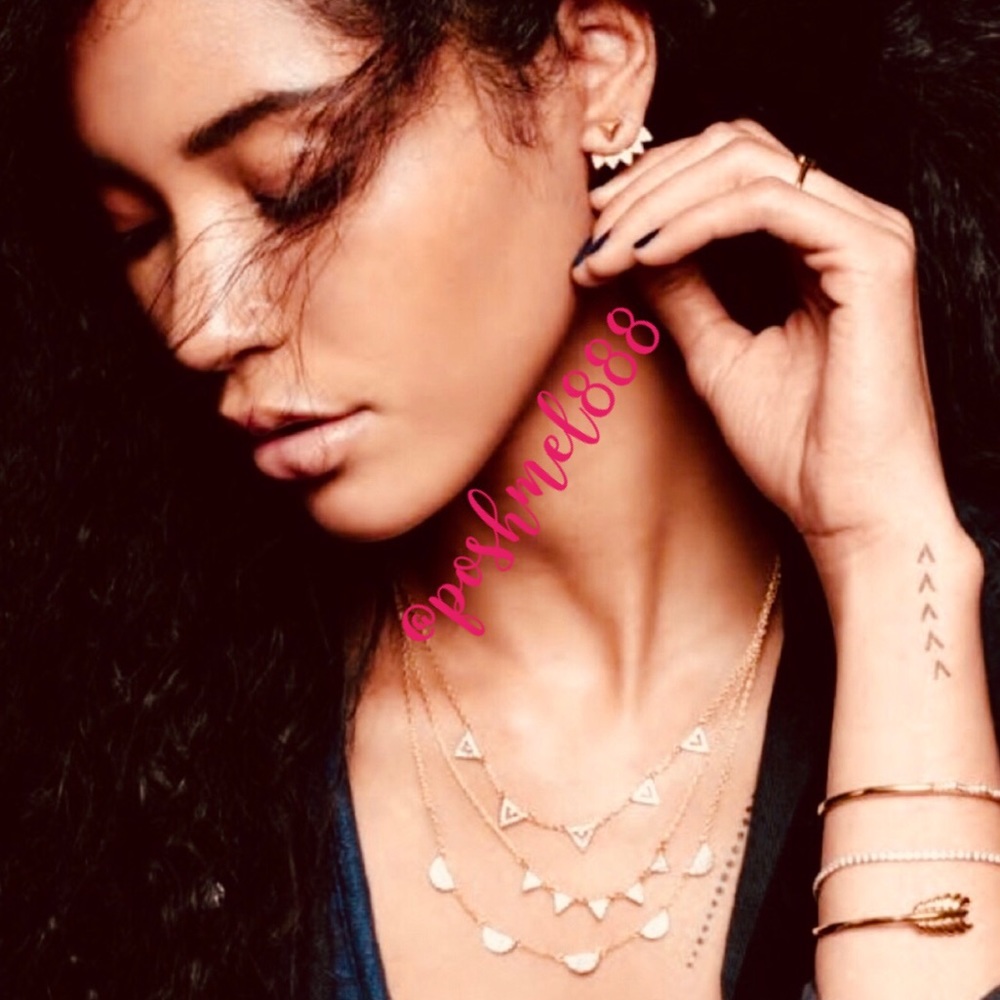 :: Stella & Dot [GOLD] Pavé Chevron Necklace